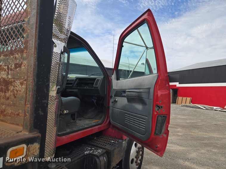 image for item ET5012 2000 GMC C8500 crane truck