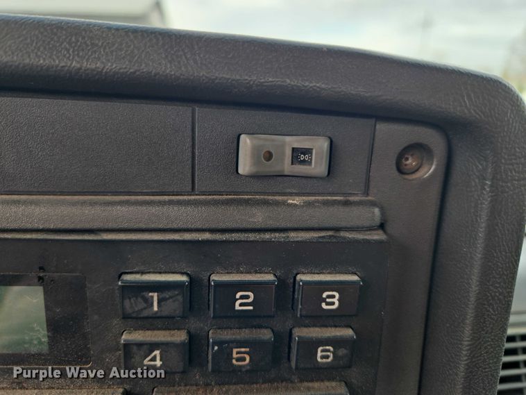 image for item ET5012 2000 GMC C8500 crane truck