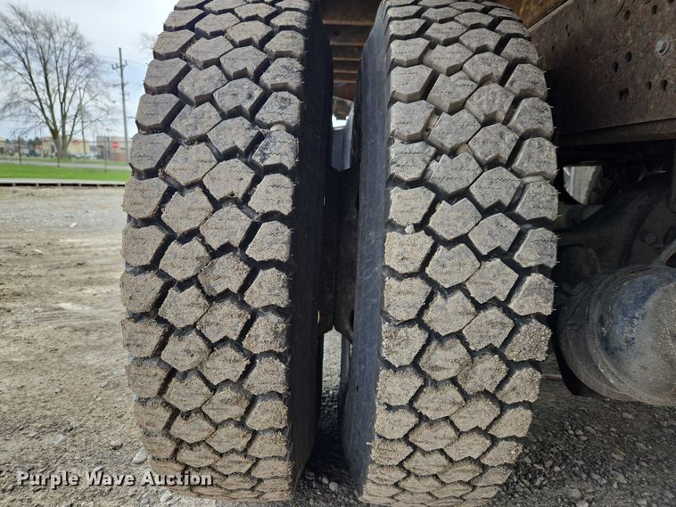 image for item ET5012 2000 GMC C8500 crane truck