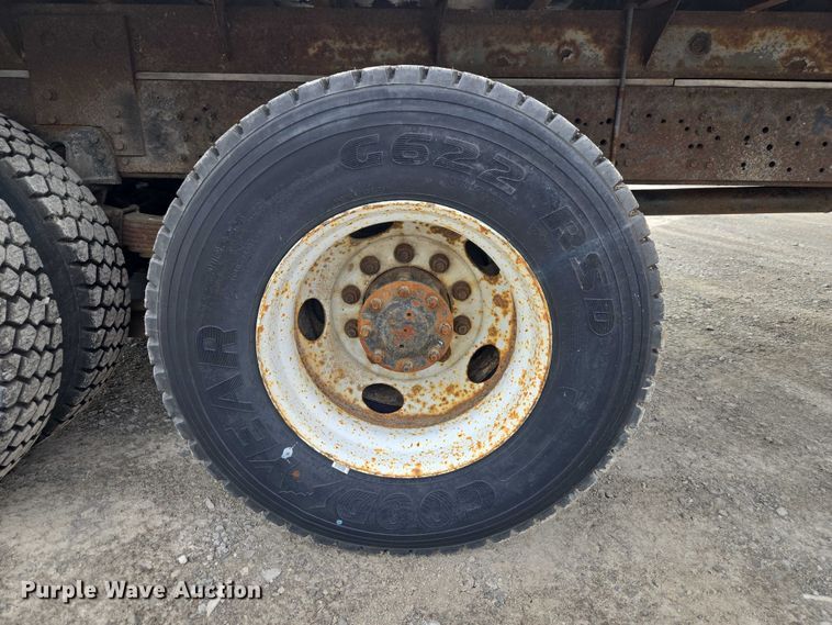 image for item ET5012 2000 GMC C8500 crane truck