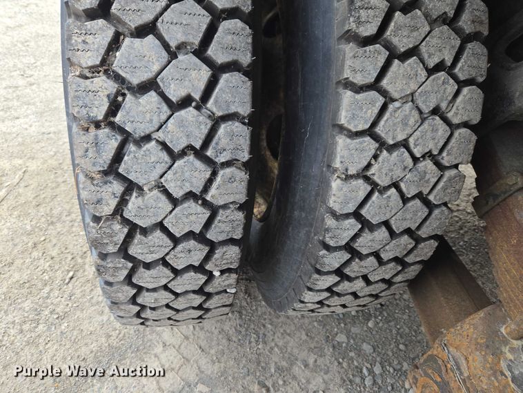 image for item ET5012 2000 GMC C8500 crane truck