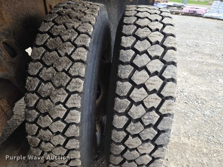 image for item ET5012 2000 GMC C8500 crane truck