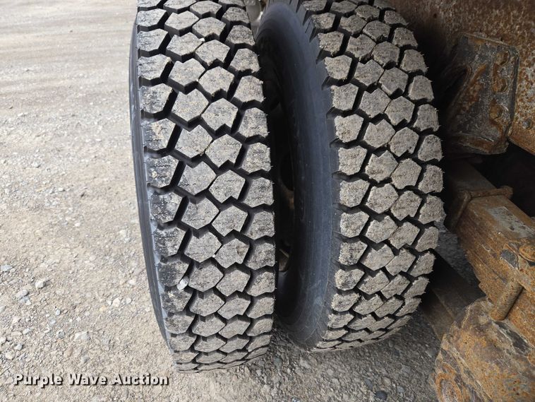 image for item ET5012 2000 GMC C8500 crane truck