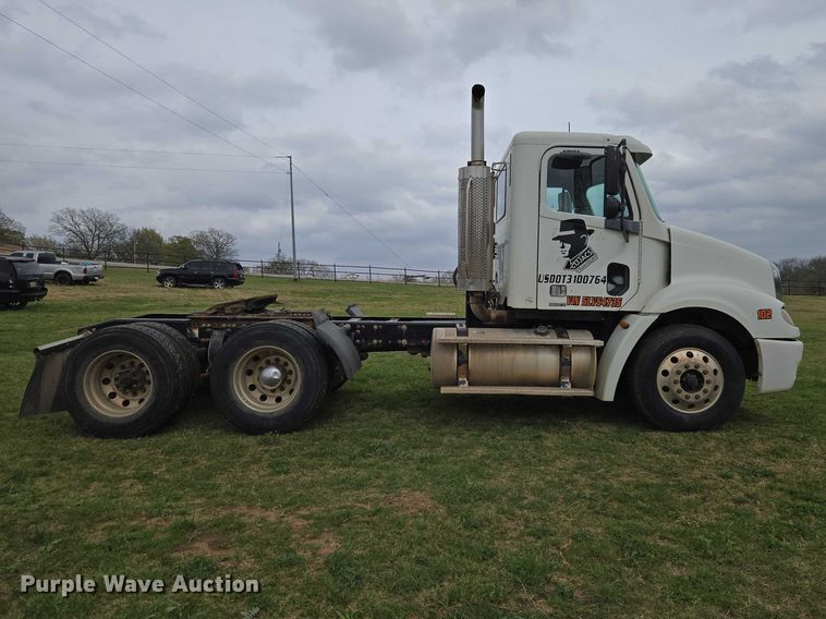 image for item ET5223 2005 Freightliner Columbia semi truck