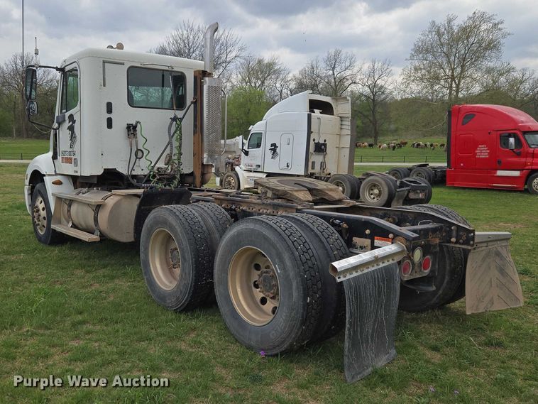 image for item ET5223 2005 Freightliner Columbia semi truck