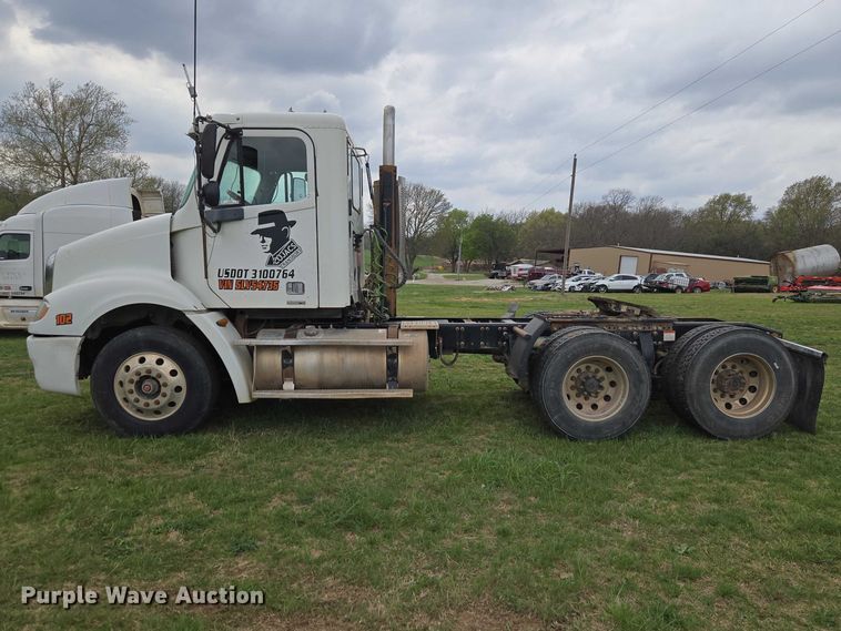 image for item ET5223 2005 Freightliner Columbia semi truck