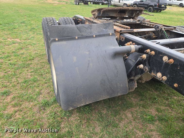 image for item ET5223 2005 Freightliner Columbia semi truck