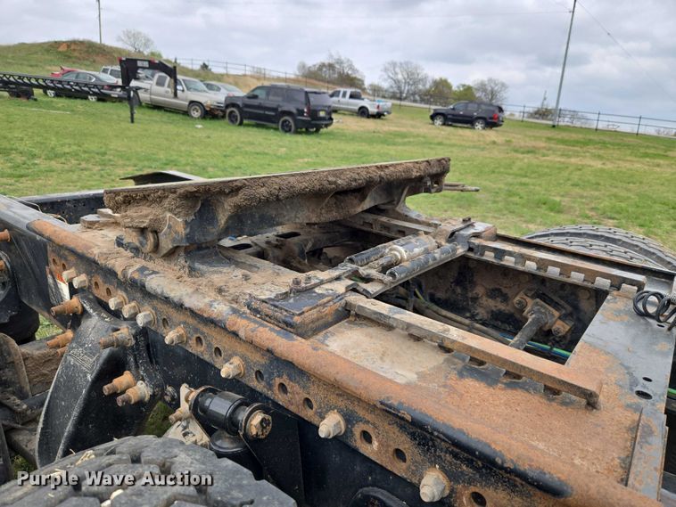 image for item ET5223 2005 Freightliner Columbia semi truck