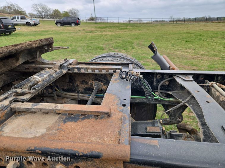 image for item ET5223 2005 Freightliner Columbia semi truck