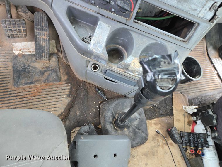 image for item ET5223 2005 Freightliner Columbia semi truck