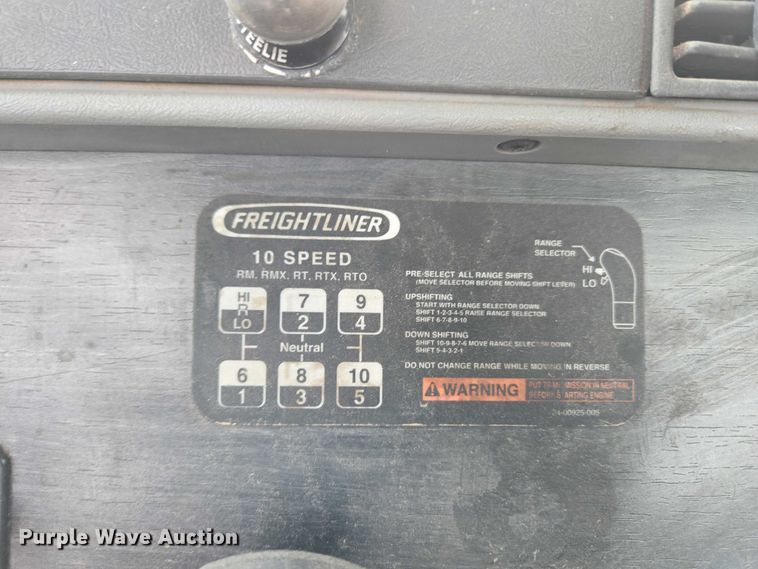 image for item ET5223 2005 Freightliner Columbia semi truck