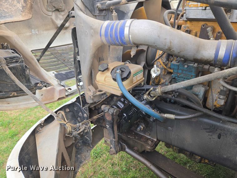 image for item ET5223 2005 Freightliner Columbia semi truck