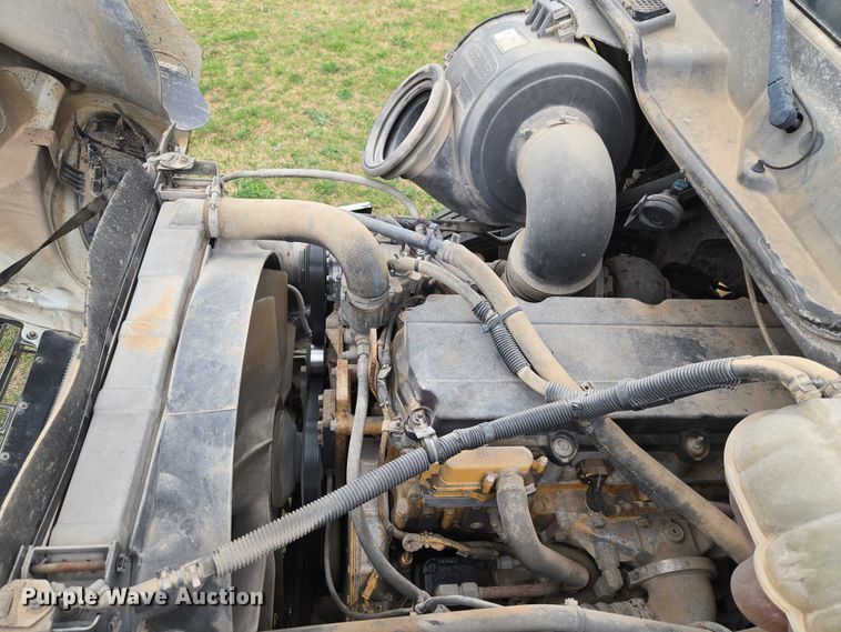 image for item ET5223 2005 Freightliner Columbia semi truck