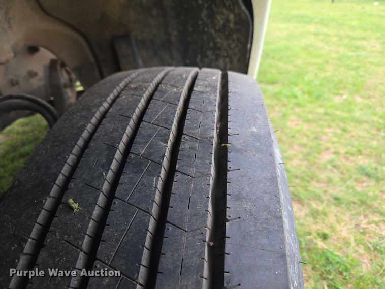 image for item ET5223 2005 Freightliner Columbia semi truck