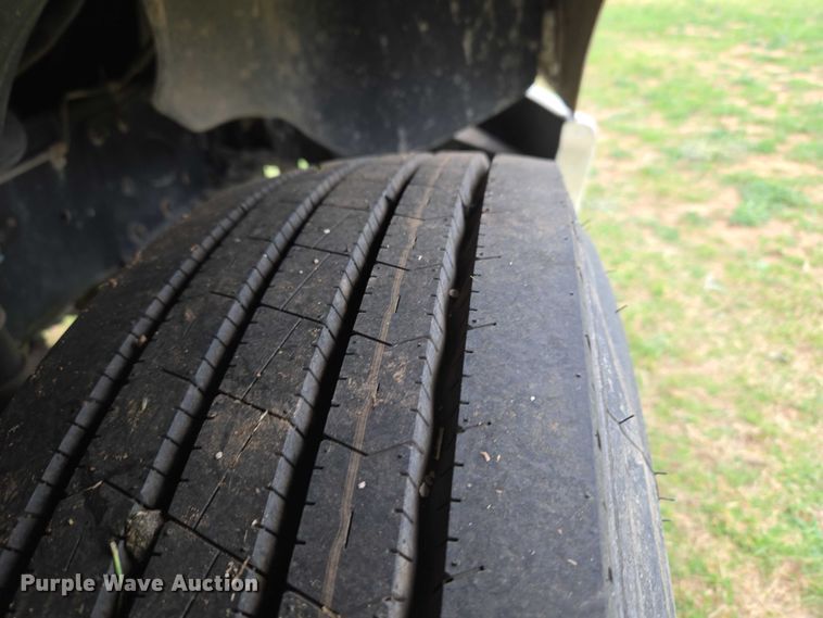 image for item ET5223 2005 Freightliner Columbia semi truck