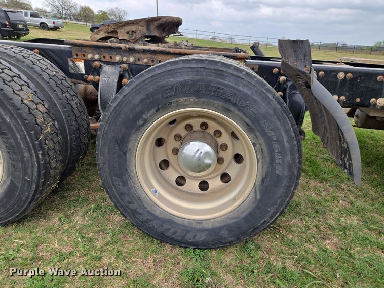 image for item ET5223 2005 Freightliner Columbia semi truck