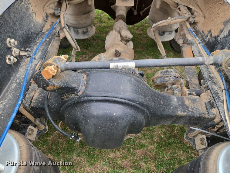 image for item ET5223 2005 Freightliner Columbia semi truck