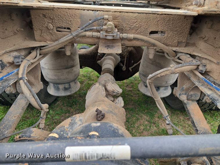 image for item ET5223 2005 Freightliner Columbia semi truck