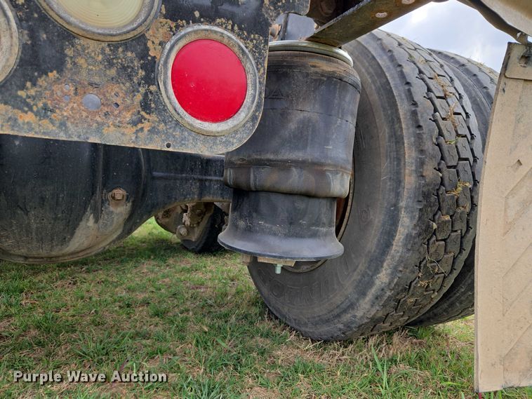 image for item ET5223 2005 Freightliner Columbia semi truck