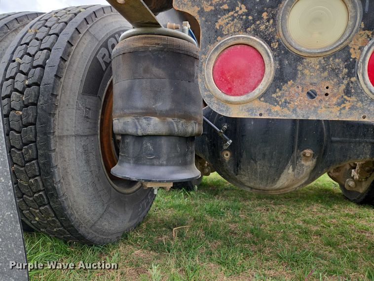 image for item ET5223 2005 Freightliner Columbia semi truck