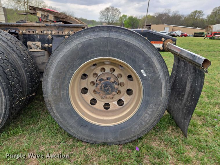 image for item ET5223 2005 Freightliner Columbia semi truck