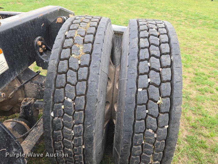 image for item ET5223 2005 Freightliner Columbia semi truck