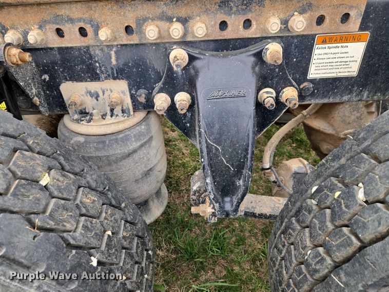 image for item ET5223 2005 Freightliner Columbia semi truck