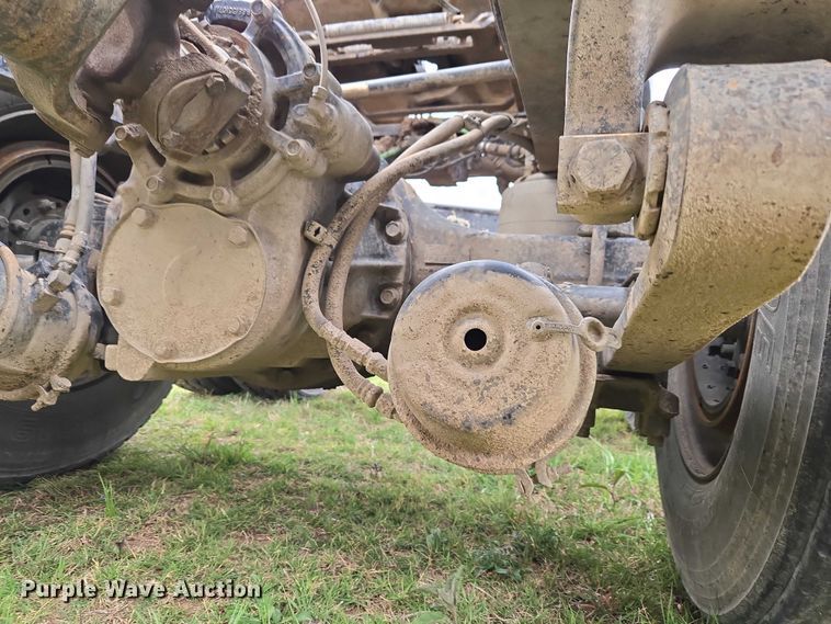 image for item ET5223 2005 Freightliner Columbia semi truck