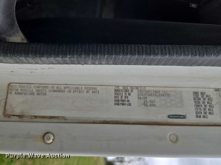 image for item ET5223 2005 Freightliner Columbia semi truck