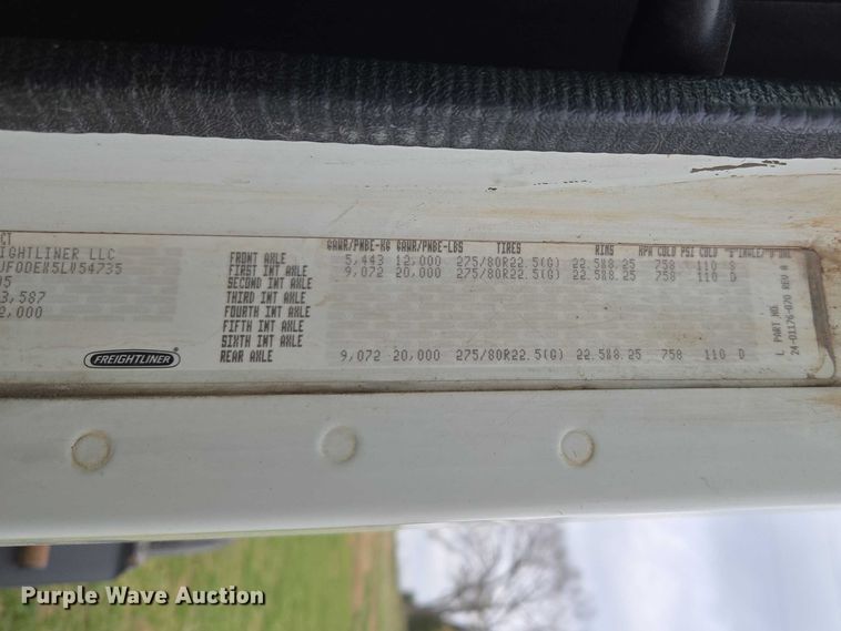 image for item ET5223 2005 Freightliner Columbia semi truck