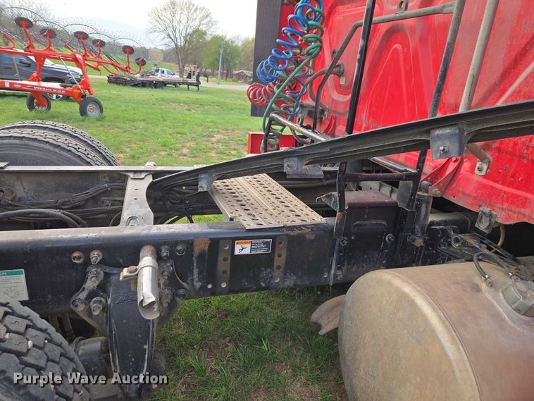 image for item ET5224 2013 Freightliner Cascadia semi truck