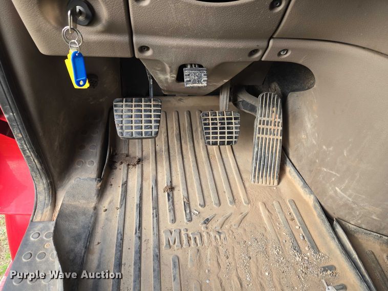 image for item ET5224 2013 Freightliner Cascadia semi truck