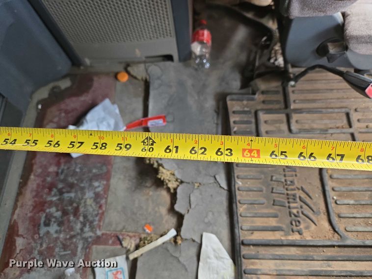 image for item ET5224 2013 Freightliner Cascadia semi truck