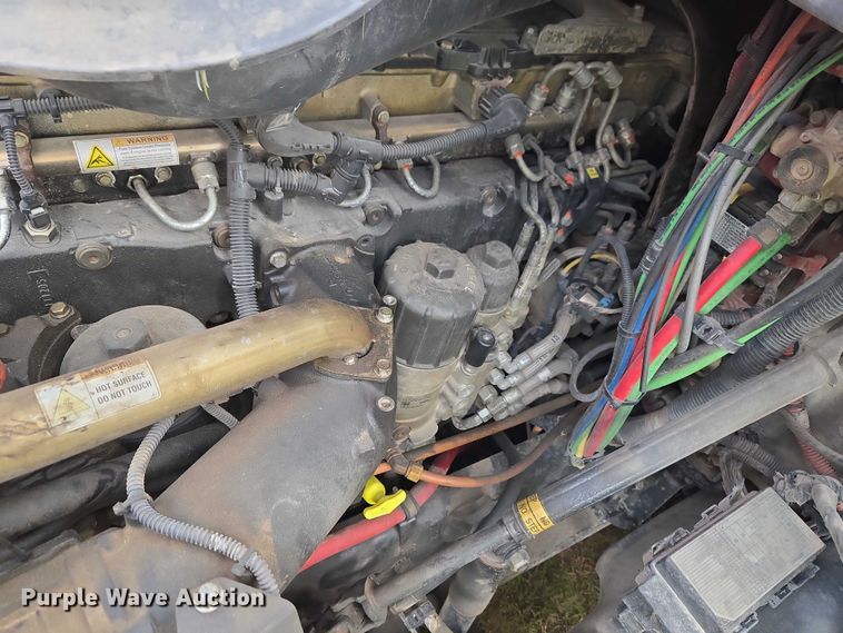 image for item ET5224 2013 Freightliner Cascadia semi truck