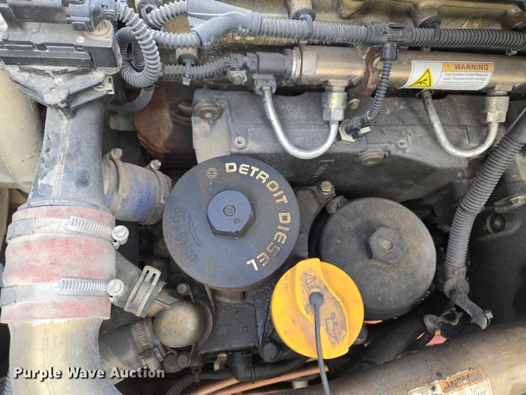 image for item ET5224 2013 Freightliner Cascadia semi truck