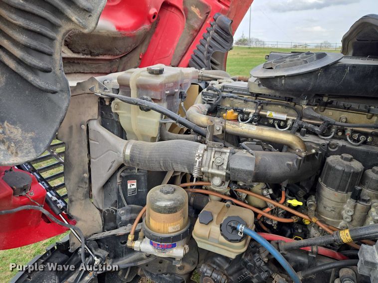 image for item ET5224 2013 Freightliner Cascadia semi truck