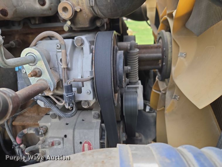 image for item ET5224 2013 Freightliner Cascadia semi truck