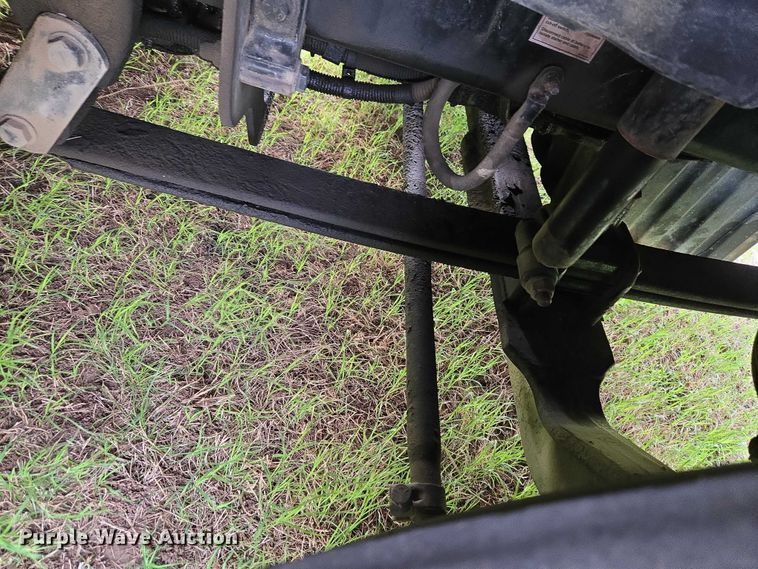 image for item ET5224 2013 Freightliner Cascadia semi truck