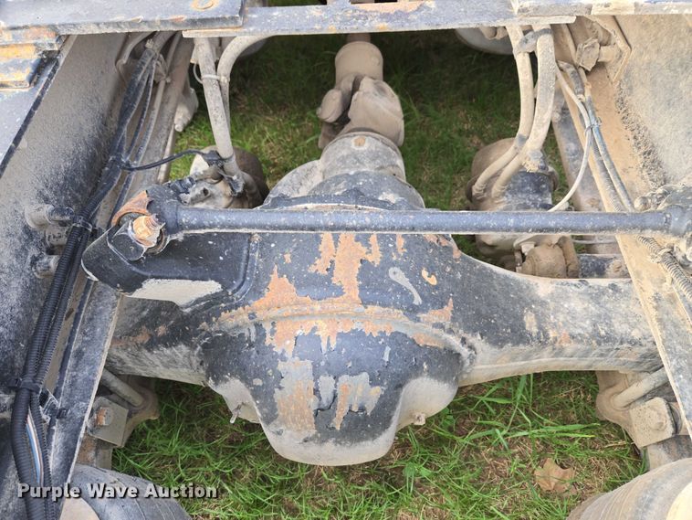 image for item ET5224 2013 Freightliner Cascadia semi truck