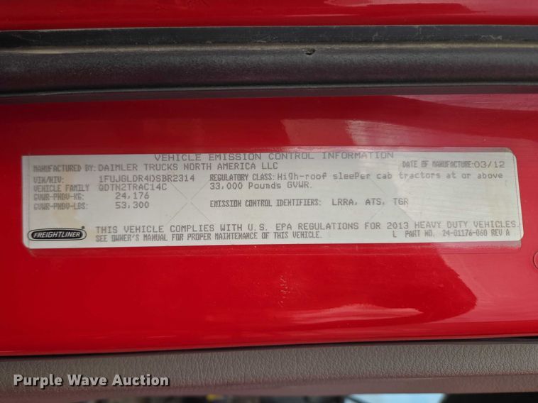 image for item ET5224 2013 Freightliner Cascadia semi truck