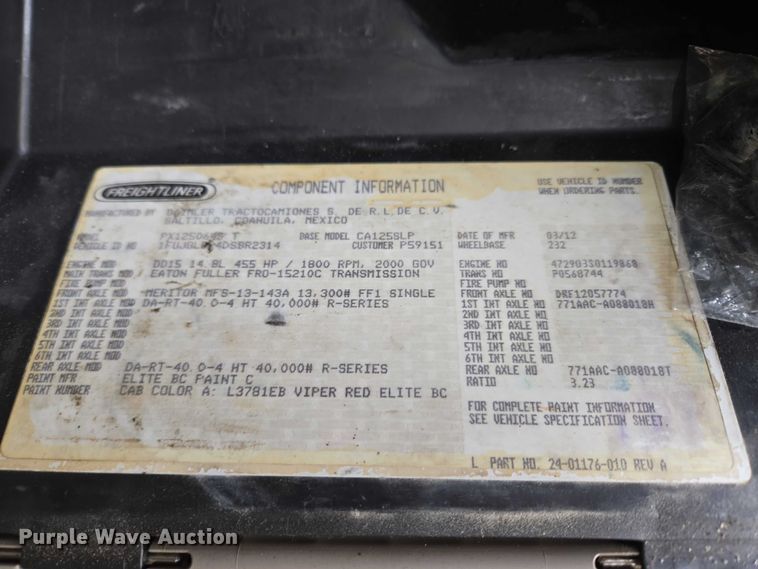 image for item ET5224 2013 Freightliner Cascadia semi truck