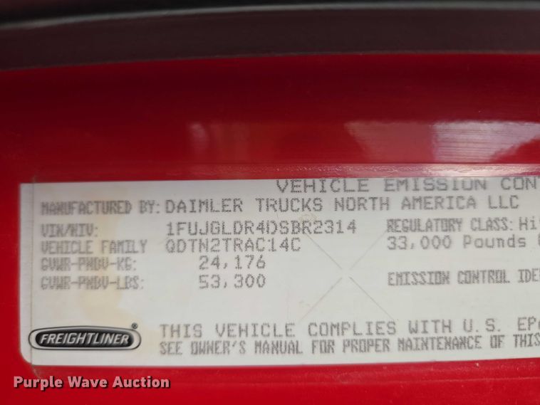 image for item ET5224 2013 Freightliner Cascadia semi truck