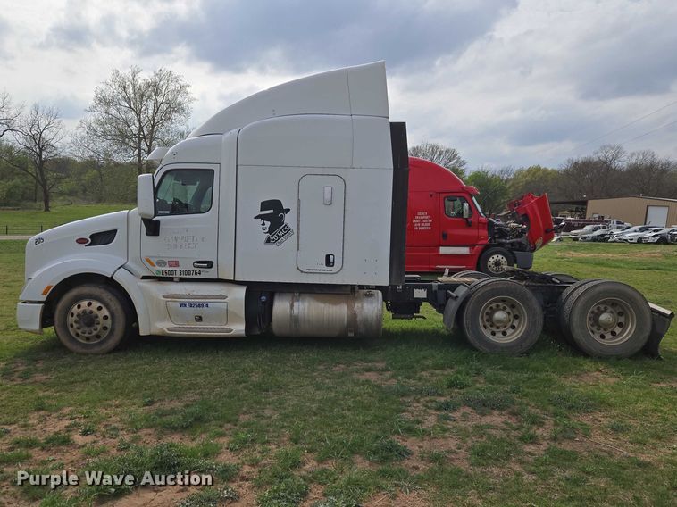 image for item ET5225 2015 Peterbilt 579 semi truck