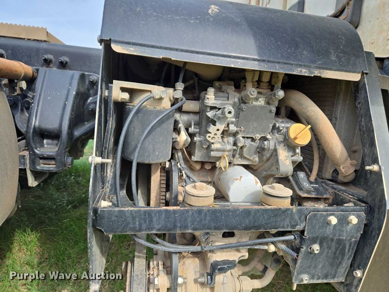 image for item ET5225 2015 Peterbilt 579 semi truck