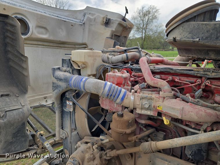image for item ET5225 2015 Peterbilt 579 semi truck