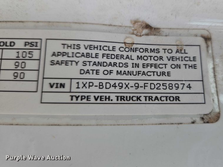 image for item ET5225 2015 Peterbilt 579 semi truck