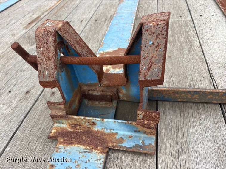 image for item EU0334 2005 Falcon Utility L-MF35 double drop deck trailer