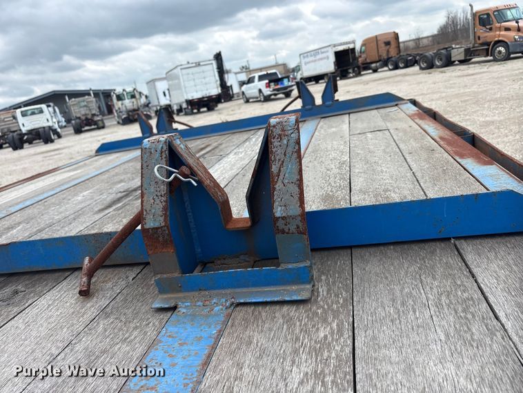 image for item EU0337 2005 Falcon Utility L-MF35 double drop deck trailer