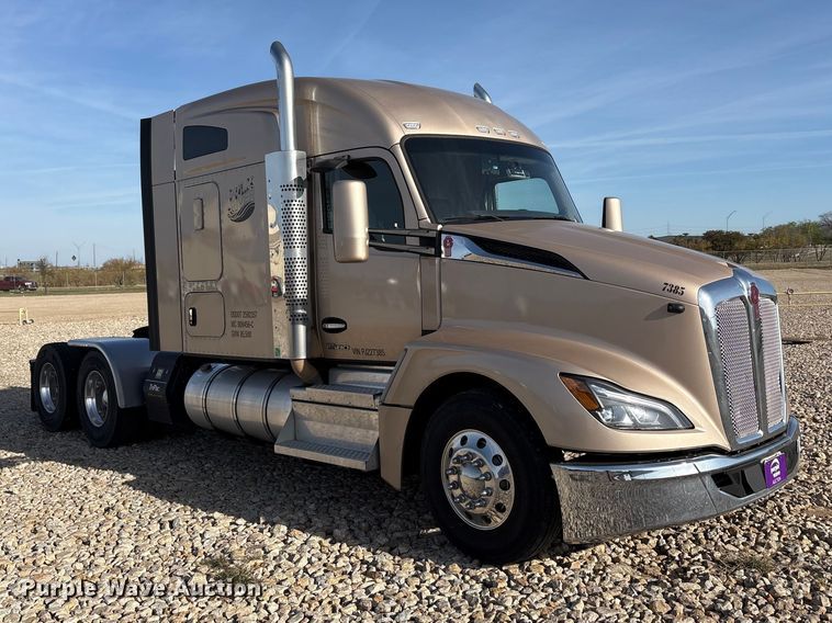 image for item EU0368 2023 Kenworth T680 semi truck