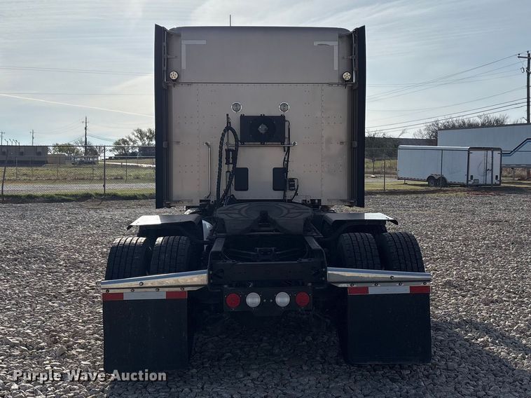 image for item EU0368 2023 Kenworth T680 semi truck
